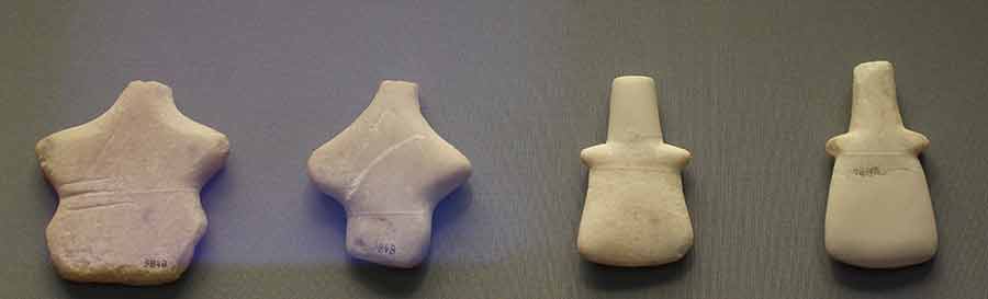 Fylakopin 1 vaiheen idoleita vuosilta 2300–2000 eKr.